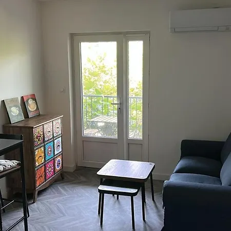 En Coeur De Village Au Pied Du Chateau Avec 2 Balcons 公寓 *