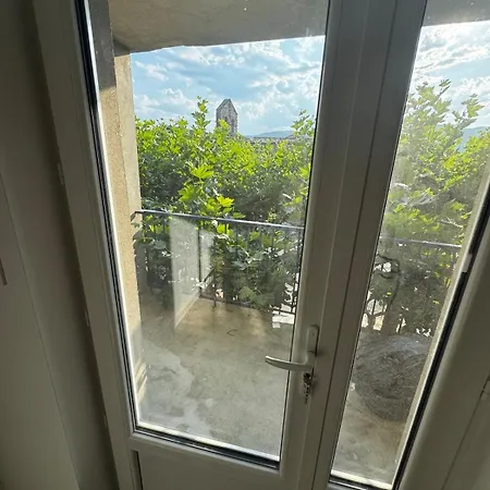 En Coeur De Village Au Pied Du Chateau Avec 2 Balcons *