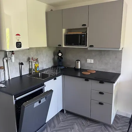 En Coeur De Village Au Pied Du Chateau Avec 2 Balcons Apartmán Alba-la-Romaine